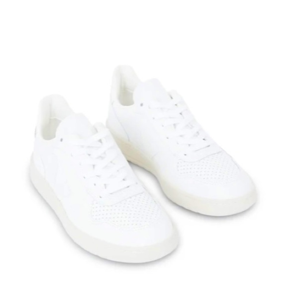 Veja NWOT Extra White V-10 Sneakers